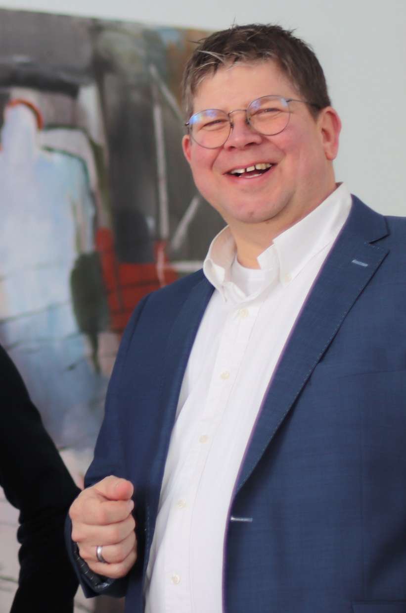 Als Architekt und erfahrender Bauleiter ist Markus Schwarz für unsere Bauherren unterwegs.