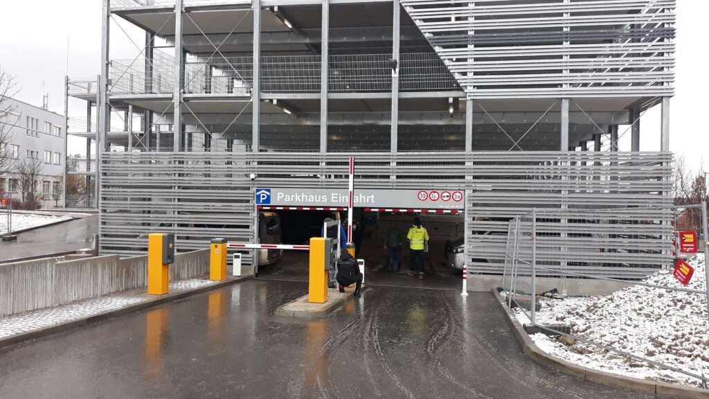 Neubau des Parkhauses am Klinikum Weimar durch das RJ Planungsbüro - Architekturbüro Kassel und Erfurt für Sozialbauten und Gesundheitsbau