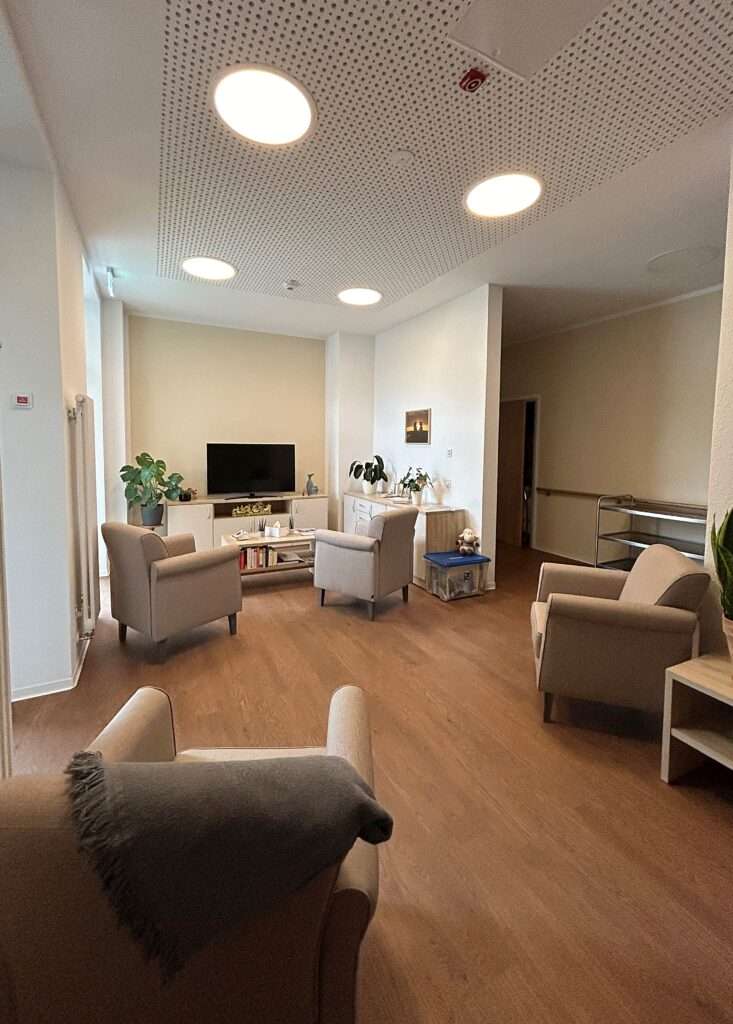Umbau des Hospizes in Altenburg durch das Architekturbüro RJ Planungsbüro, das auf Sozialbauten und Gesundheitsbauten spezialisiert ist.