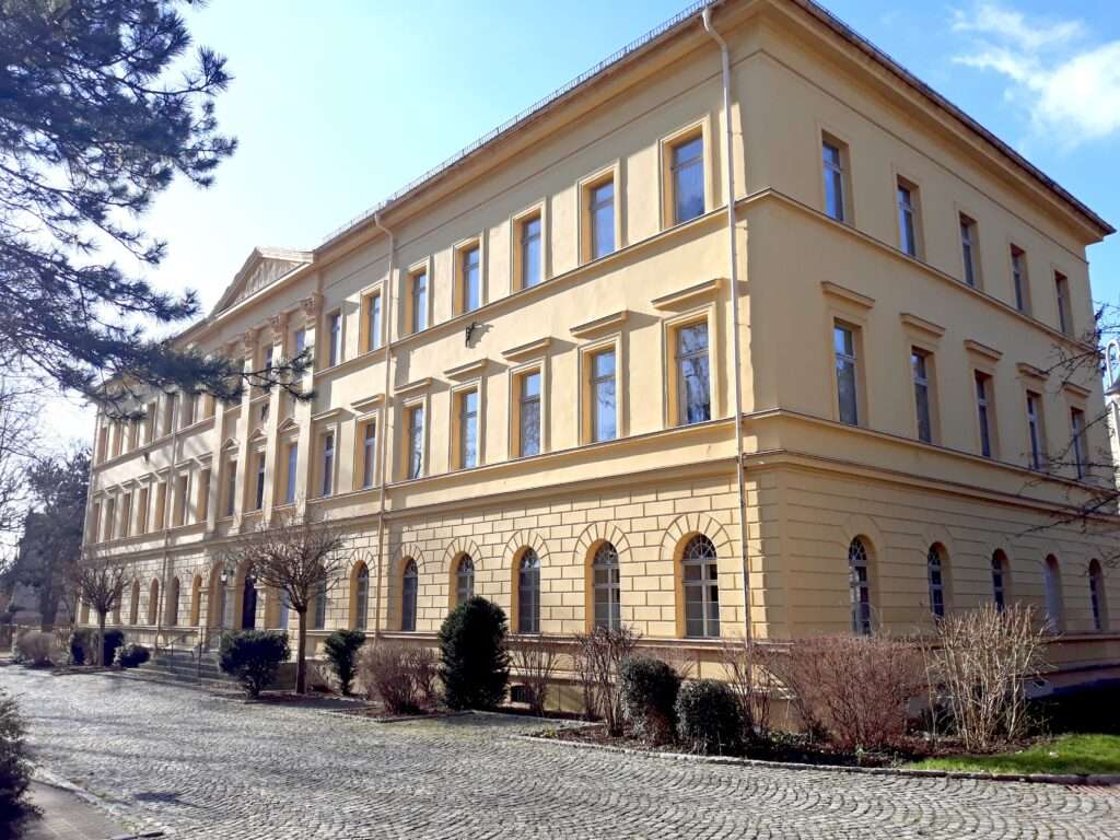 Umbau des Hospizes in Altenburg durch das Architekturbüro RJ Planungsbüro, das auf Sozialbauten und Gesundheitsbauten spezialisiert ist.
