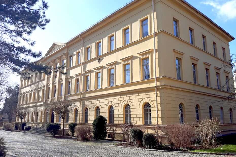 Umbau des Hospizes in Altenburg durch das Architekturbüro RJ Planungsbüro, das auf Sozialbauten und Gesundheitsbauten spezialisiert ist.