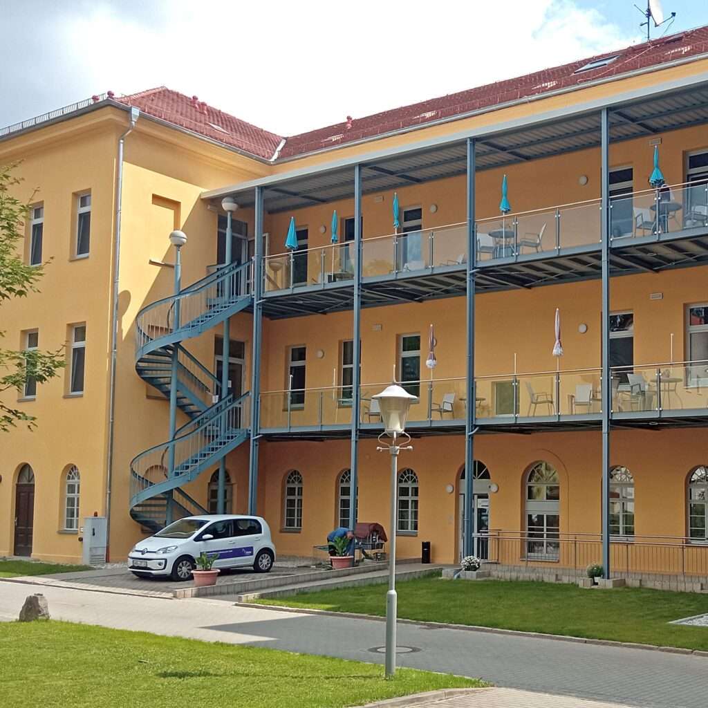 Umbau des Hospizes in Altenburg durch das Architekturbüro RJ Planungsbüro, das auf Sozialbauten und Gesundheitsbauten spezialisiert ist.